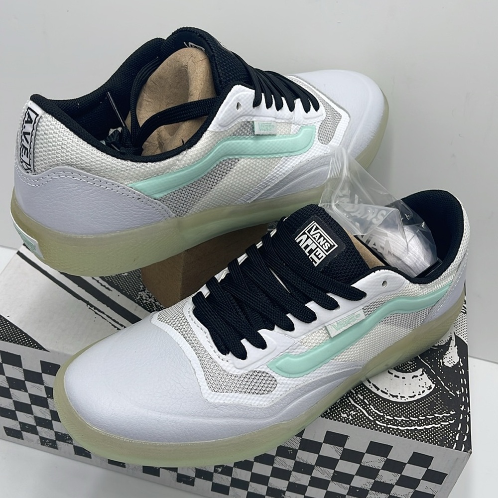 Vans WMNS Ave Mint
VN0A5JIBM2T
Sneakers - Picture 10 of 16